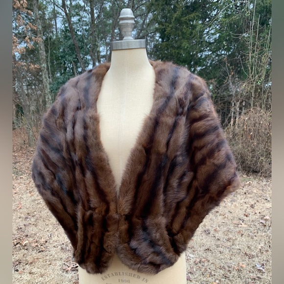Real Fur Vintage Capelet - Picture 7 of 16